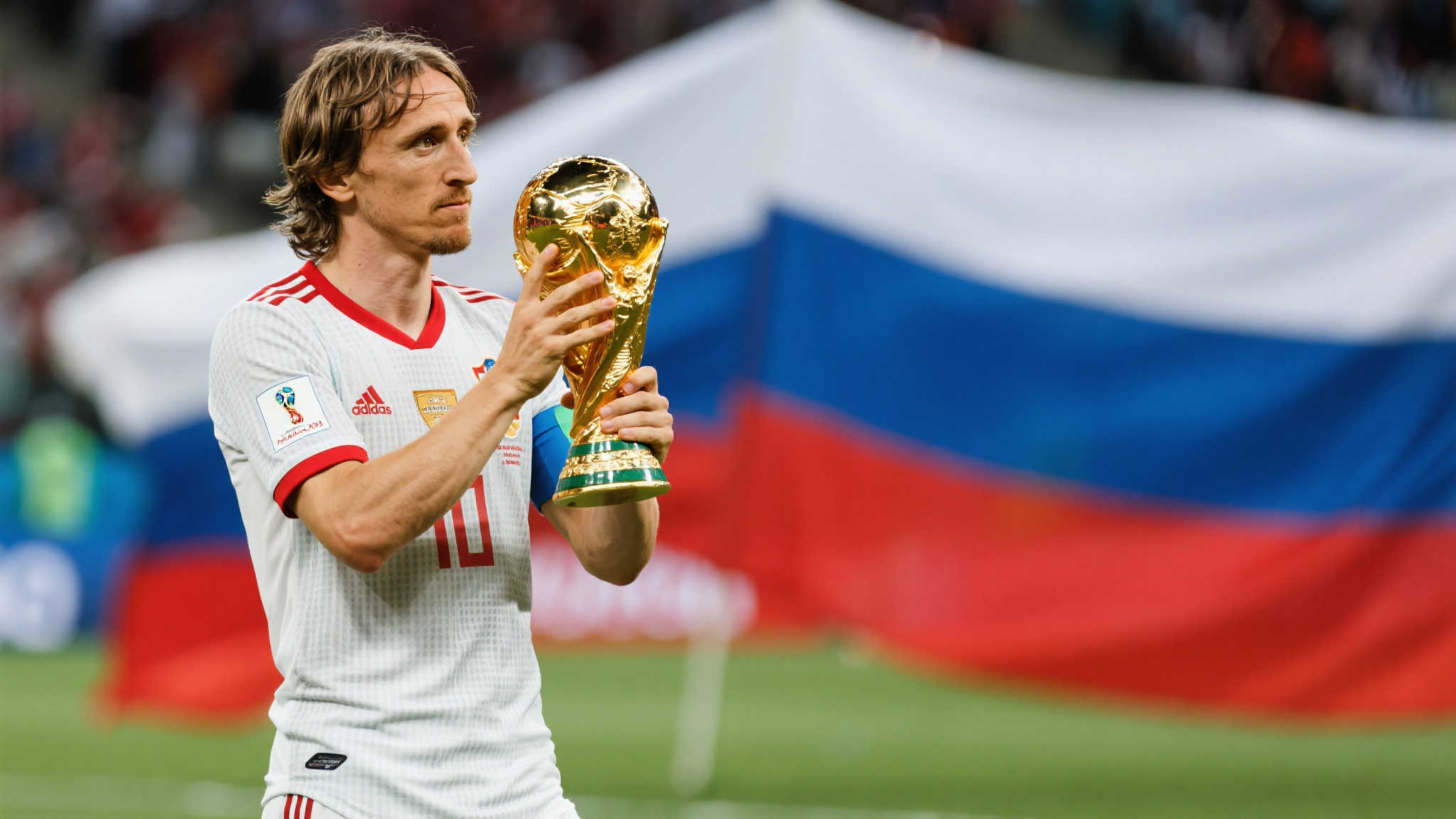 金球奖竞争白热化：亚马尔闪耀双响，登贝莱表现低迷！